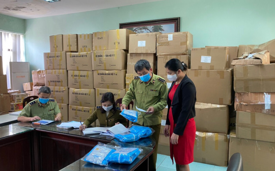 Thị trường 22/4: Hàng hóa dồi dào, nhiều cơ sở sản xuất thiết bị y tế giả bị khởi tố