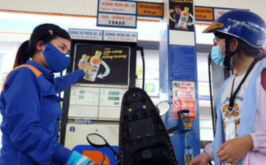 Giảm 8 lần liên tiếp, giá xăng đang ở mức thấp kỷ lục