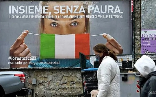 Xếp hạng tín dụng Italy bị đánh tụt về gần mức "rác"