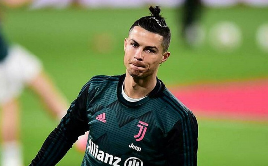 Juventus hạ giá bán Ronaldo?