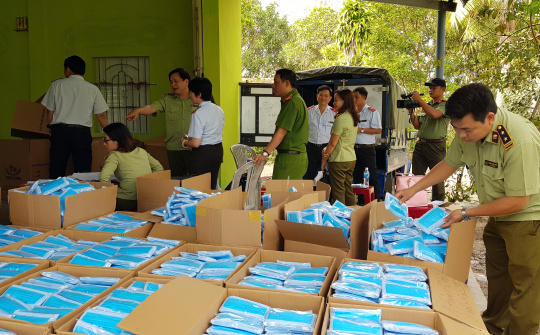 Liên tiếp thu giữ lượng lớn khẩu trang, thiết bị phòng dịch không nguồn gốc