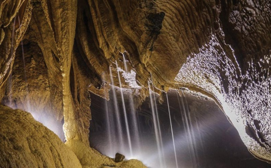 Hang Sơn Đoòng - “Vạn lý trường thành” của Việt Nam