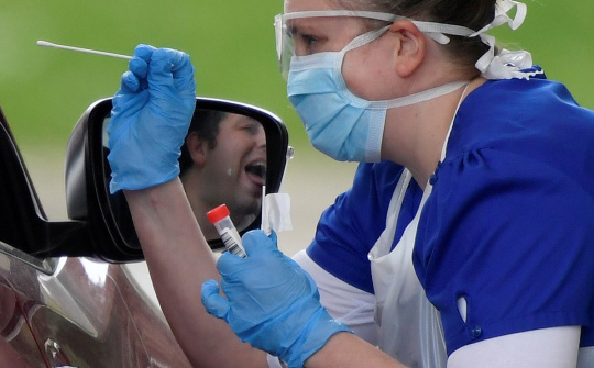 Anh phát triển xét nghiệm COVID-19 nhanh ngay cả khi không có triệu chứng