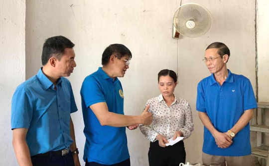 Tình người ở nơi chảo lửa Hà Giang ngày 51 độ