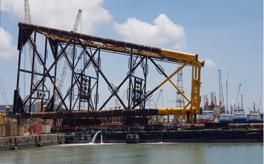 Hạ thủy thành công chân đế giàn đầu giếng BK-21 mỏ Bạch Hổ