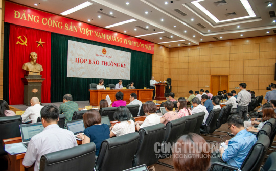 Bộ Công Thương làm rõ nhiều vấn đề "nóng" về thị trường và xuất nhập khẩu