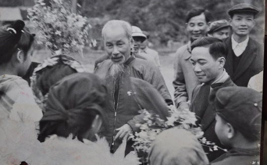 Dựa vào sức mình - Bài học ứng phó với tình trạng khẩn cấp của Bác Hồ