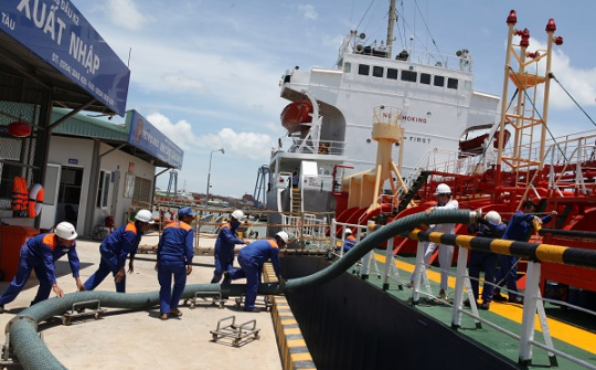 Kho cảng K2 tiếp nhận thành công tàu dầu 5.000 DWT