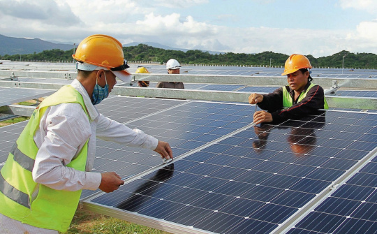 Tấm quang điện mặt trời đơn tinh thể, đa tinh thể ít tác động xấu đến môi trường