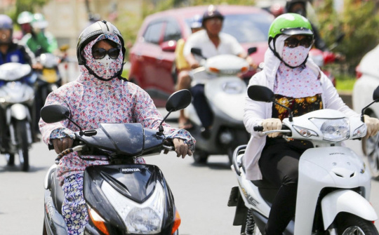 10 vật dụng tuyệt đối không được để trong cốp xe máy mùa nắng nóng