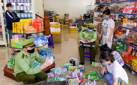 Xử lý 21 cơ sở kinh doanh thiết bị y tế vi phạm trong ngày 3/5