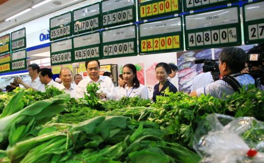 Đẩy mạnh thực hiện cuộc vận động “Người Việt Nam ưu tiên dùng hàng Việt Nam”, góp phần phục hồi, phát triển kinh tế - xã hội