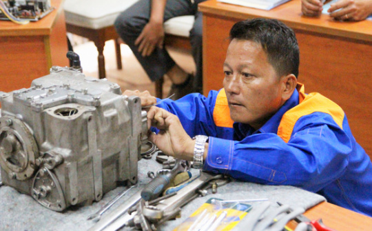 Petrolimex Đà Nẵng: Nâng cao kỹ năng bảo quản, sửa chữa cột bơm xăng dầu