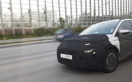 Mẫu MPV mới của Hyundai lần đầu tiên bị bắt gặp chạy thử, đối thủ của Ertiga