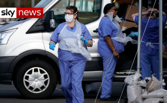 [Tin ảnh] Số người chết do Covid-19 tại Anh tăng cao