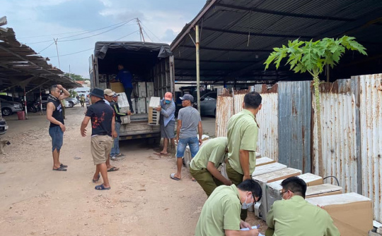 Triệt phá đường dây trung chuyển hàng điện lạnh nhập lậu từ biên giới Tây Nam