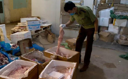 Hà Nội: Bắt giữ một lượng lớn thực phẩm  đông lạnh không rõ nguồn gốc