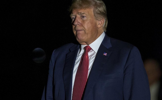 [Quốc tế nổi bật] Ông Trump phải xuống hầm lánh nạn