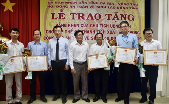 Nhiệt điện Phú Mỹ & Công ty EPS nhận bằng khen về công tác An toàn vệ sinh lao động