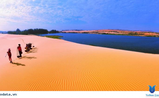 Ảnh hưởng hình ảnh điểm đến du lịch đến hài lòng và ý định viếng thăm lại Thành phố Phan Thiết: Cách tiếp cận mô hình cấu trúc tuyến tính