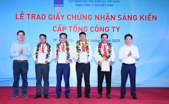 Công ty DVK, KĐN và KVT trao chứng nhận 22 sáng kiến năm 2019