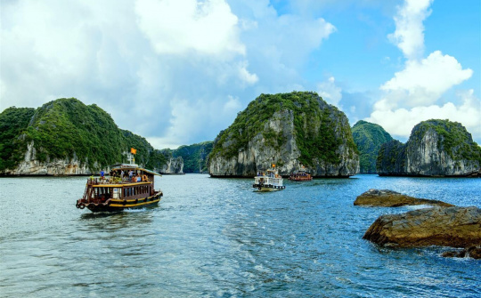 Mê mẩn với vẻ đẹp “trời ban” của Vịnh Lan Hạ