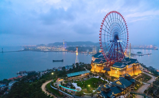 Các chuyên gia "bắt tay" gỡ rối cho du lịch Quảng Ninh