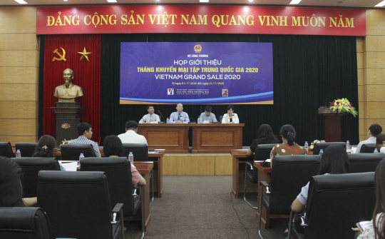 Nhiều hàng hóa giảm giá 100% trong tháng khuyến mại tập trung quốc gia