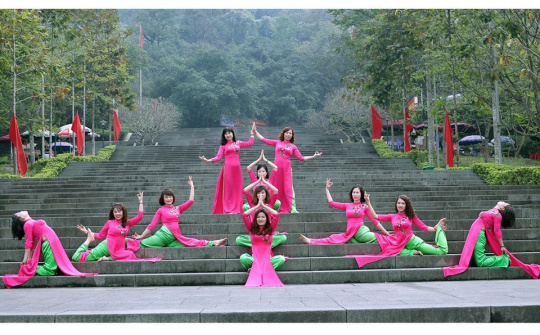 Trao giải cuộc thi “Duyên dáng Áo dài Việt” trên đất tổ Đền Hùng