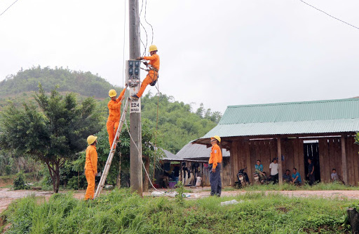 PC Lào Cai: Nhiều giải pháp cung cấp điện, phục vụ khách hàng trong cao điểm nắng nóng, mưa bão
