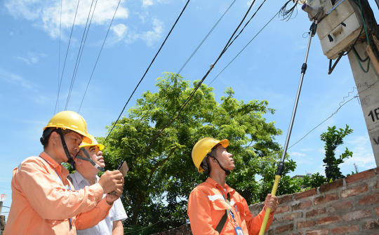 EVN:  Kiểm tra công tác ghi chỉ số, lập hoá đơn tiền điện của khách hàng tại Hà Nội