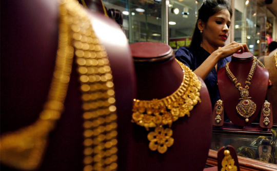 Giá vàng ngày 30/6 chinh phục đỉnh cao mới trong bối cảnh Covid-19 ngày càng phức tạp