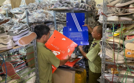 Liên tiếp thu giữ hàng nghìn sản phẩm giả mạo thương hiệu Nike, Adidas