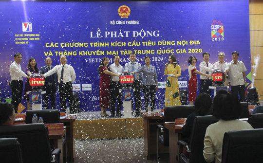 Trong tháng 7, người dân cả nước được mua hàng giảm giá lên tới 100%