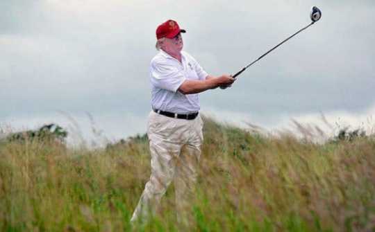 [Quốc tế nổi bật] Golf với ông Trump là thể dục