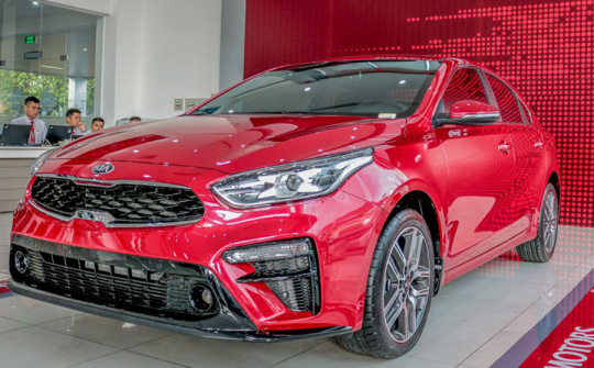 Tháng 6/2020: Kia Cerato và Mazda3 cân bằng số lần đứng đầu phân khúc