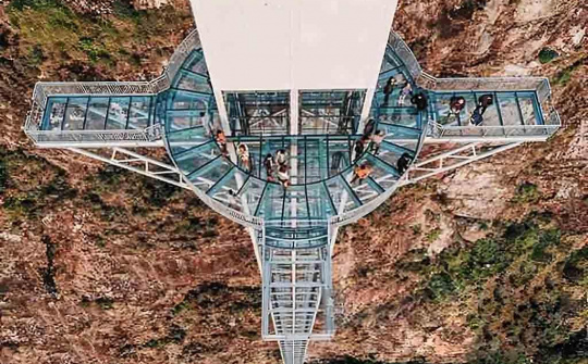 Đến Sa Pa trải nghiệm cầu kính Rồng Mây cao nhất Việt Nam