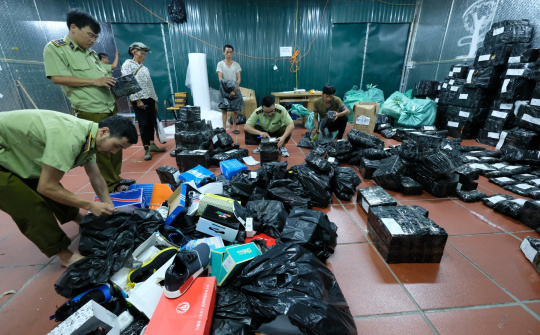 Vụ kho hàng lậu tại Lào Cai: Trách nhiệm người đứng đầu QLTT địa phương ở đâu?