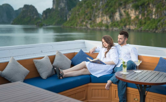 Du thuyền trên thiên đường biển cả