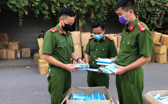 Triệt phá điểm tập kết hơn 800 nghìn khẩu trang không nguồn gốc