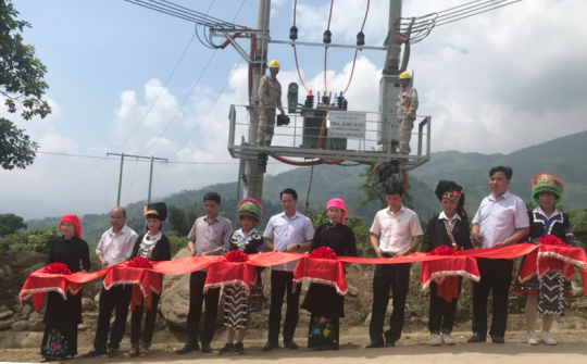 Yên Bái thêm 297 hộ dân vùng sâu vùng xa được sử dụng điện lưới quốc gia