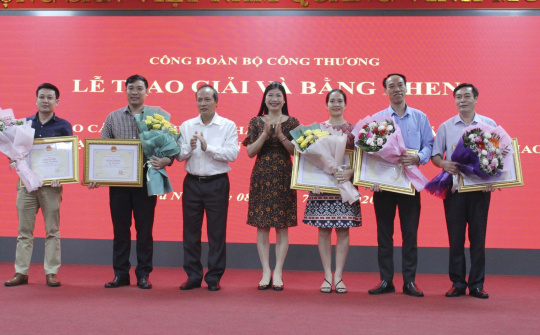 Xuất sắc trong hoạt động công đoàn, 17 tập thể, 5 cá nhân được nhận Bằng khen của Bộ trưởng