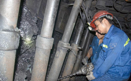 Than Thống Nhất: Dành 202 triệu đồng khen thưởng công nhân xuất sắc 6 tháng đầu năm