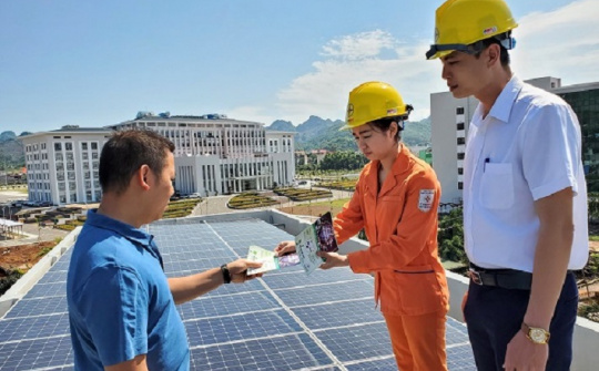 EVNNPC hỗ trợ tối đa cho khách hàng đầu tư điện mặt trời mái nhà.