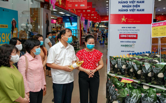 Thứ trưởng Đỗ Thắng Hải kiểm tra việc cung ứng hàng hóa, bình ổn thị trường trong dịch Covid-19