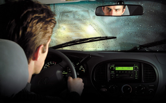 Kinh nghiệm lái xe ô tô an toàn dưới trời mưa bão