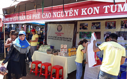 Kon Tum đưa hàng Việt về miền núi, biên giới