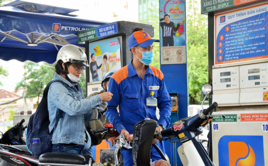 Tiếp tục chi Quỹ bình ổn, giá xăng RON95 tăng nhẹ