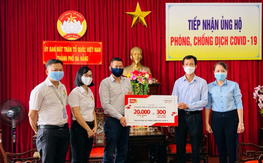 Central Retail trao tặng 20.000 khẩu trang y tế & 300 chai nước sát khuẩn chung tay cùng Đà Nẵng chống dịch