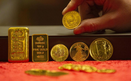 Giá vàng ngày 6/8: nhà đầu tư tích trữ vàng, vàng lập "đỉnh" mới